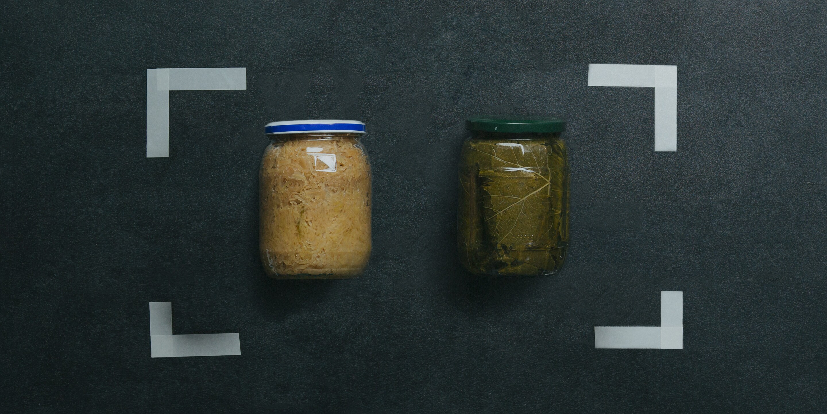 Glas med pickles og marmelade