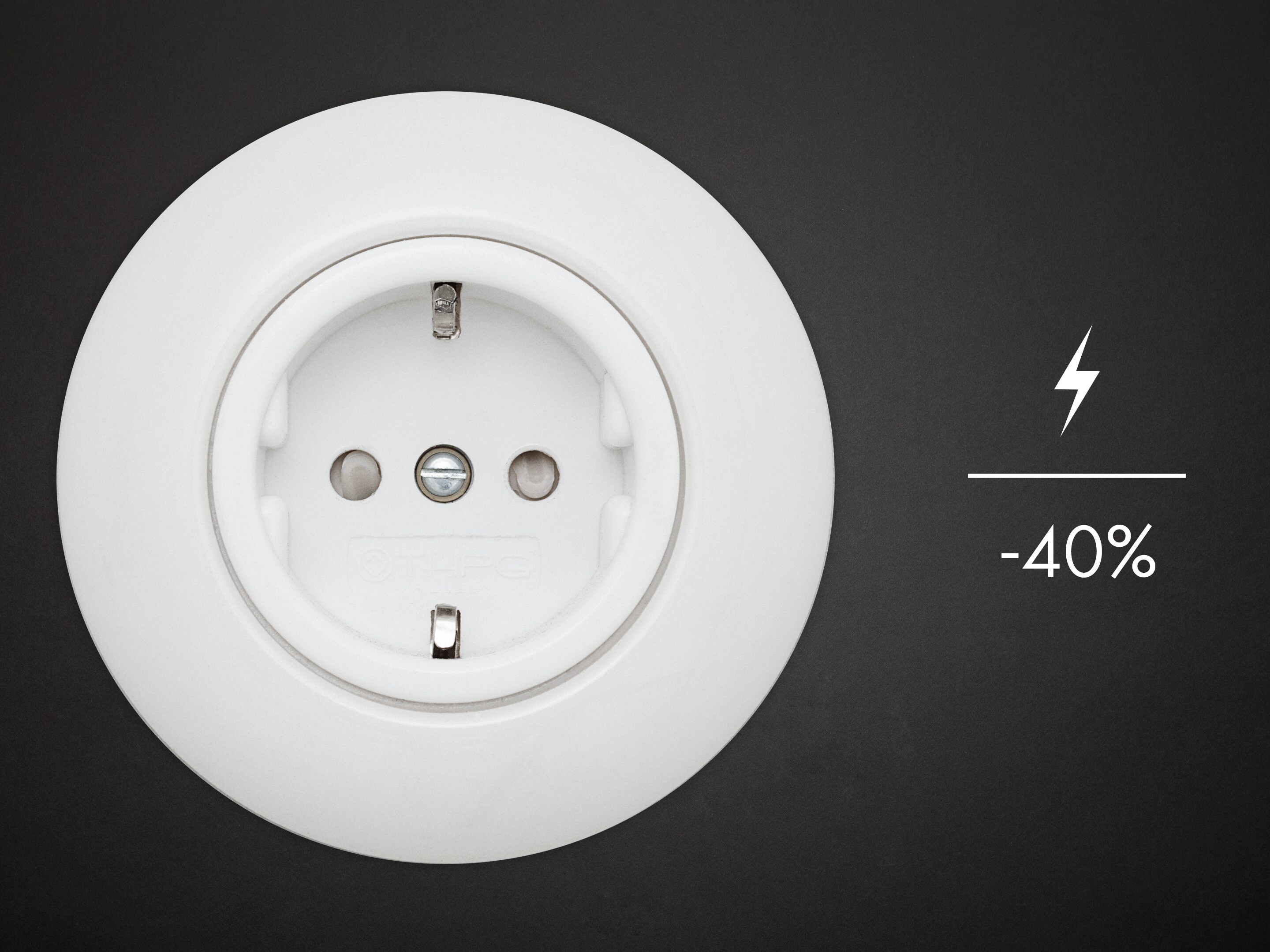 Et diagram over en stikkontakt, som angiver den mængde energi, du kan spare med en AEG vaske-tørremaskine