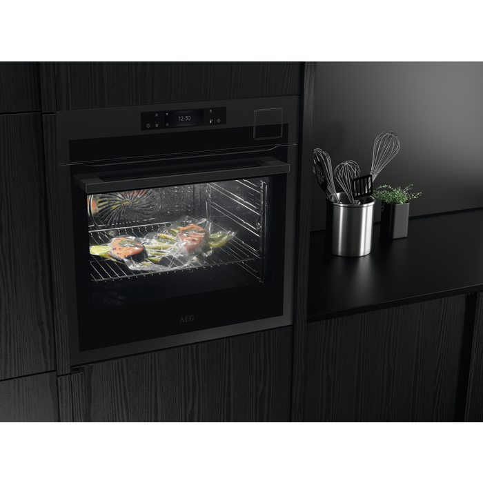 AEG - Ovn med damp - BFS8800T