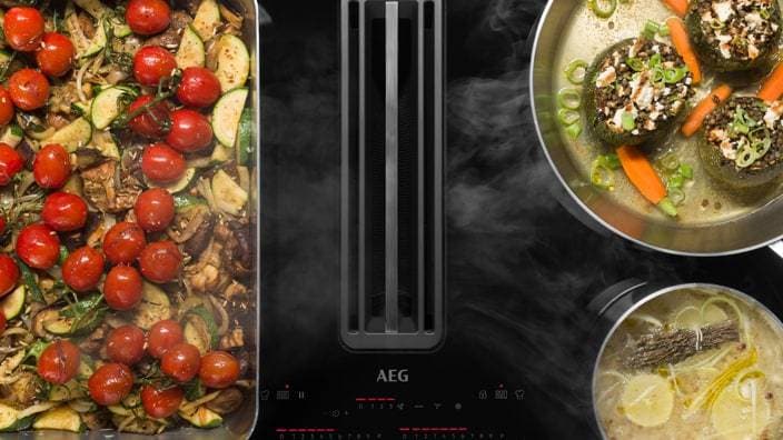 Mad tilberedes på induktionskogepladen med Double FlexiBridge®