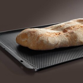 Et gyldent brød bages på AEG Maxiklasse bagepladen