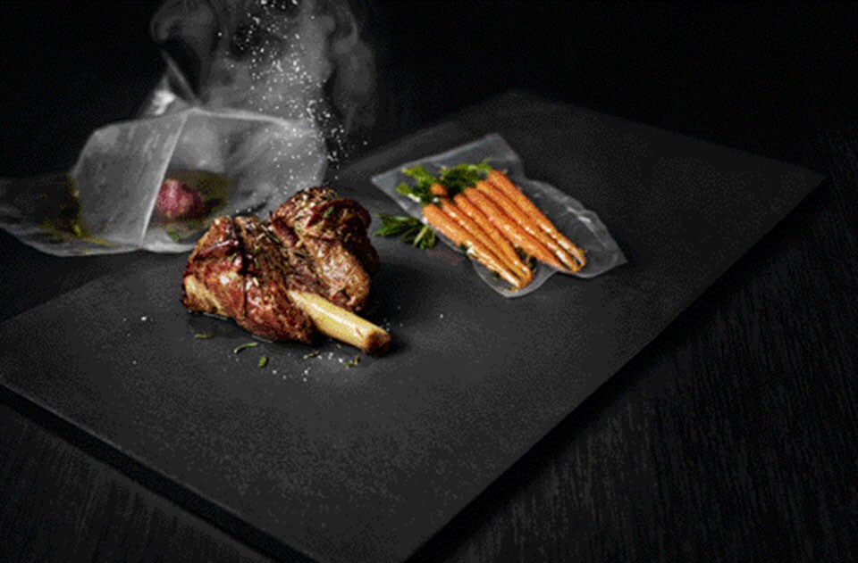 Lækre grøntsager tilberedt med sous vide med perfekt kernetemperatur Lækre grøntsager tilberedt med sous vide med perfekt kernetemperatur